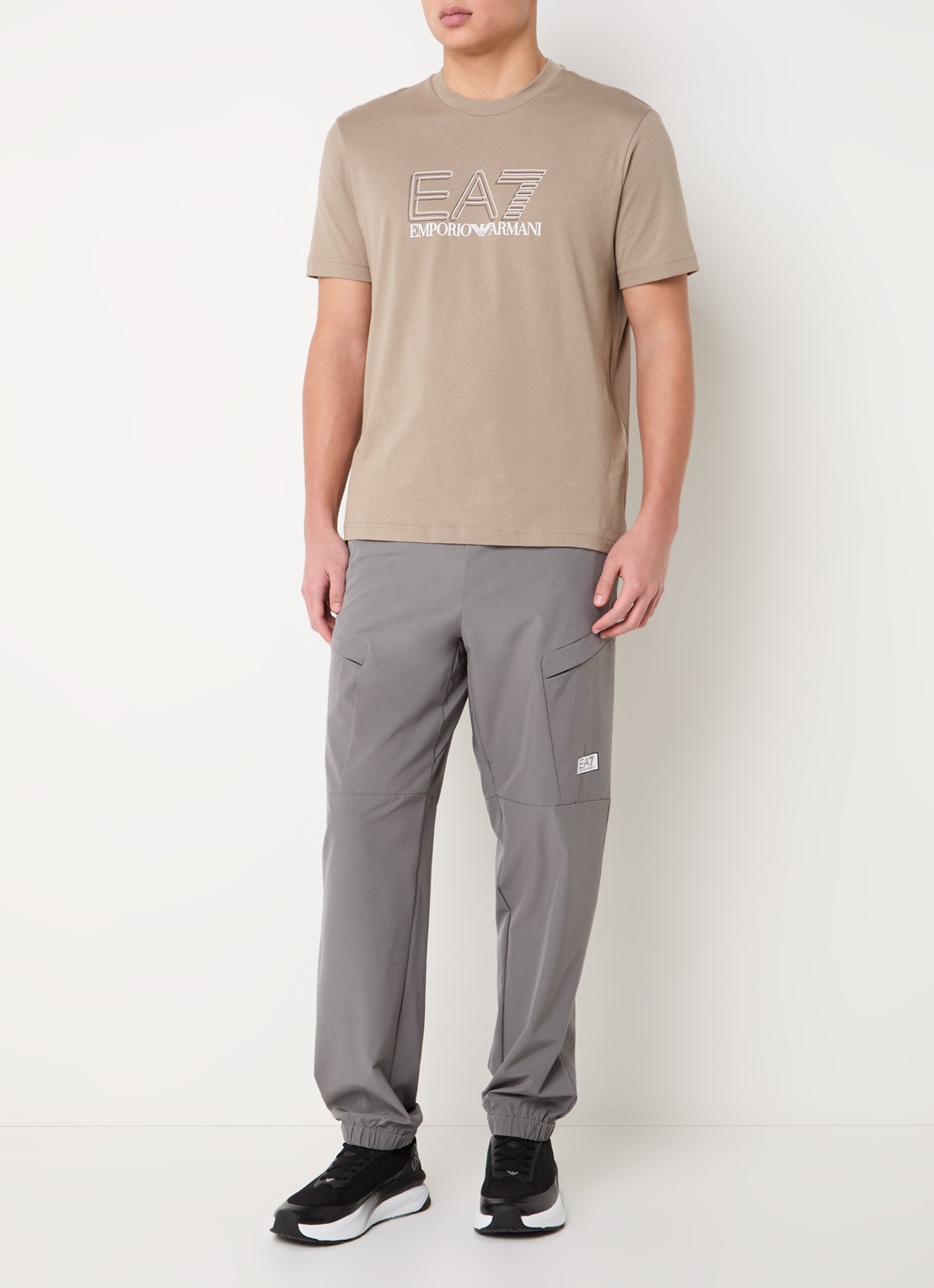 Armani T-shirt met logoprint - voorkant 3 donkerbeige
