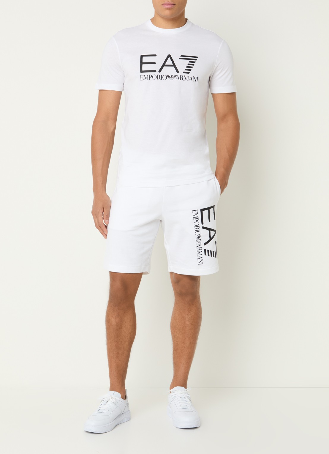 Armani T-shirt met logoprint - voorkant 2 wit