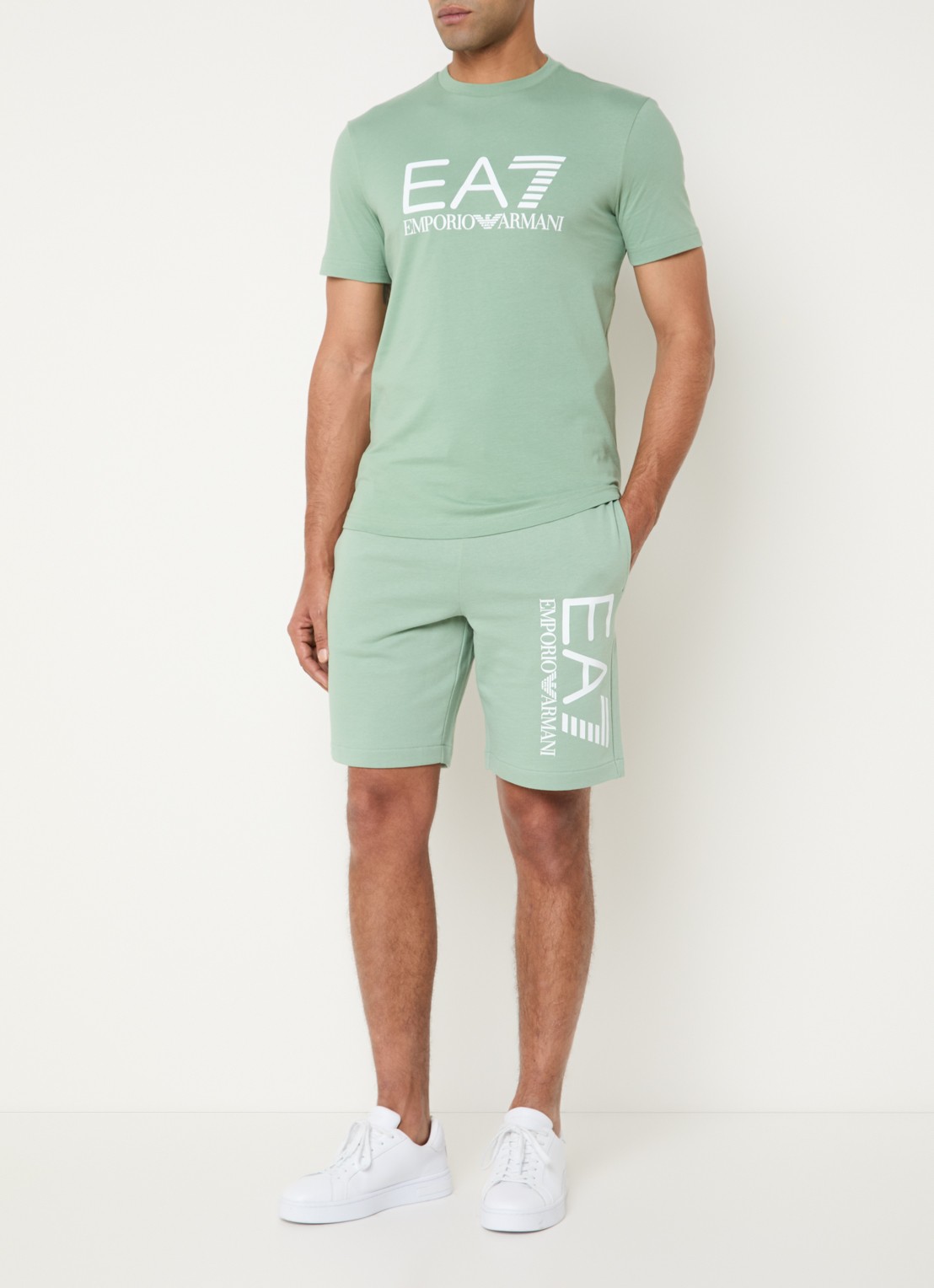 Armani T-shirt met logoprint - voorkant 2 lindegroen