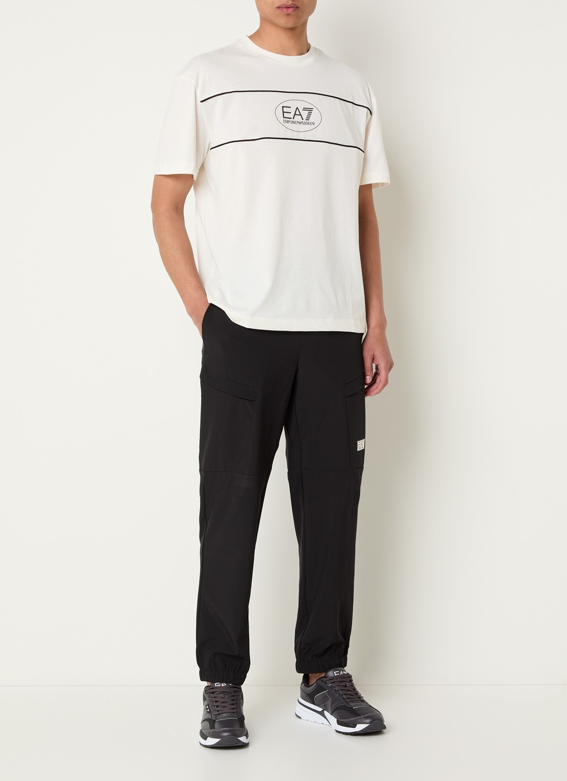 Armani T-shirt met logoprint - voorkant 2 gebroken wit
