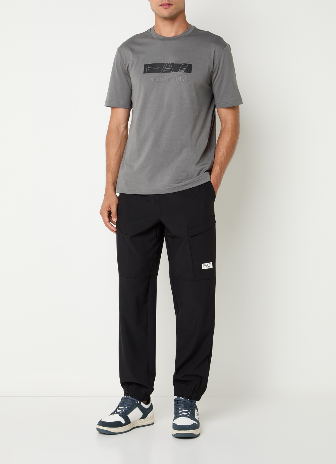 Armani T-shirt met logoprint - voorkant 3 olijfgroen