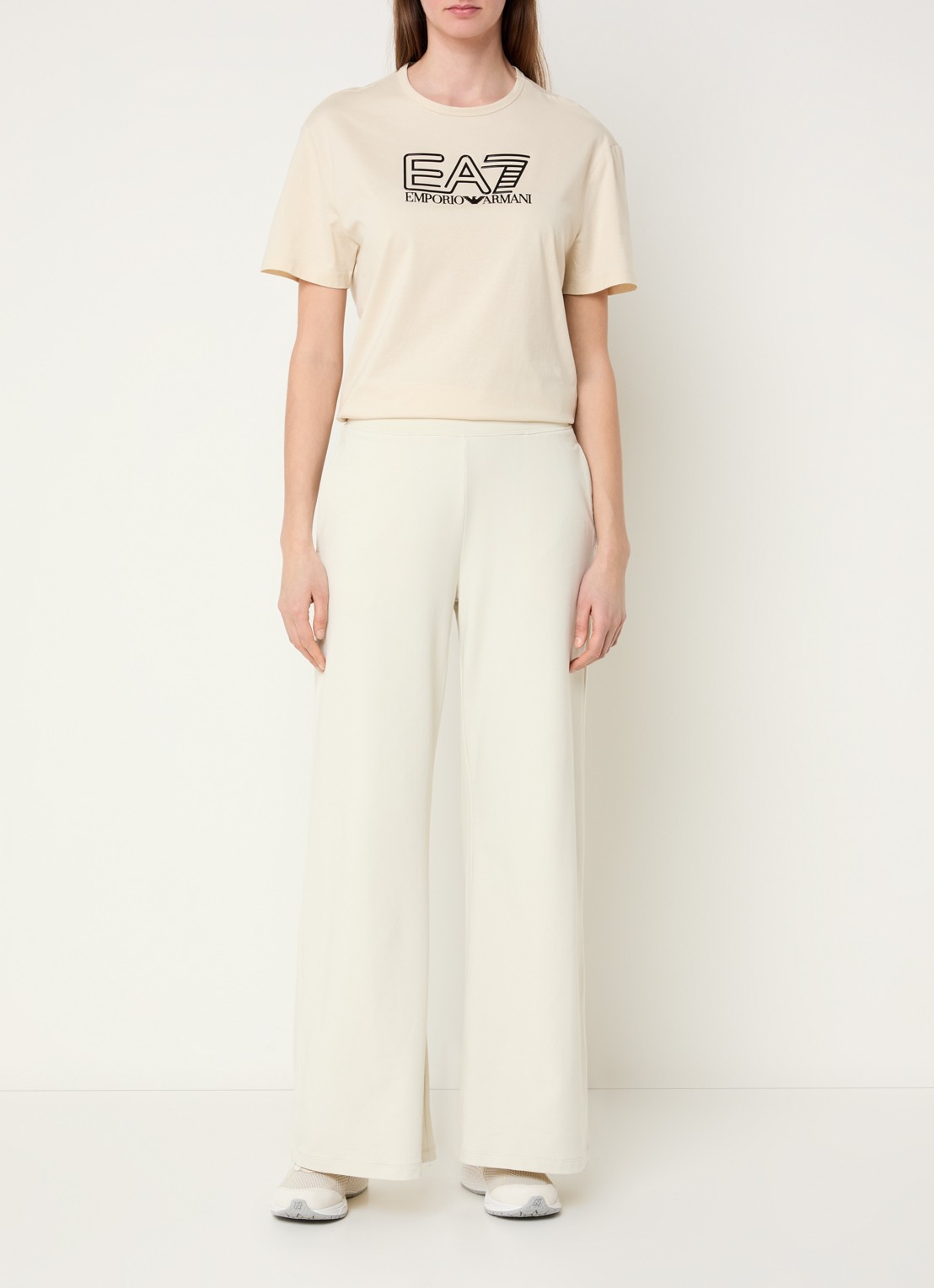 Armani T-shirt met logoprint - voorkant 3 beige