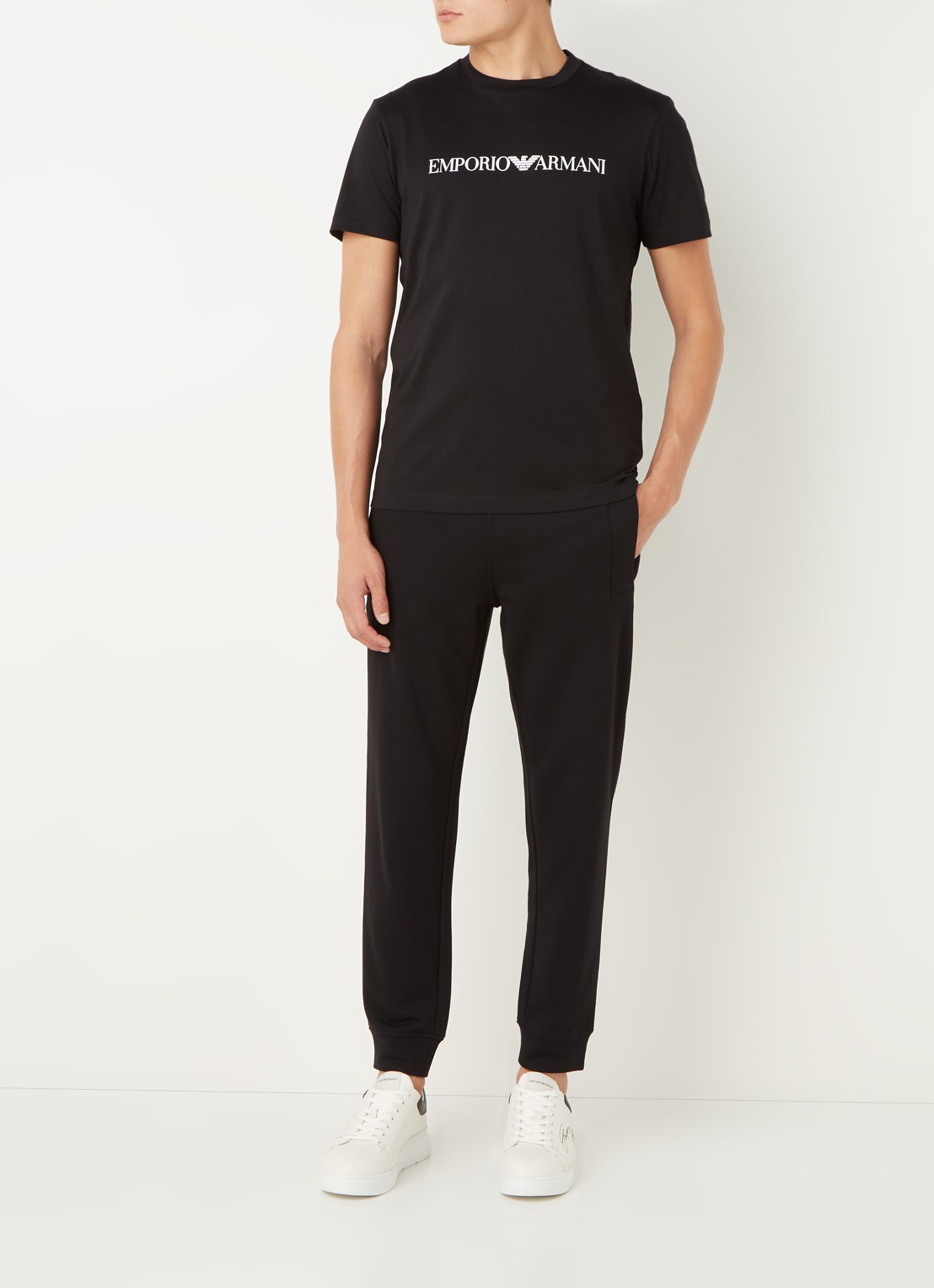 Armani T-shirt met logoprint - voorkant 3 zwart
