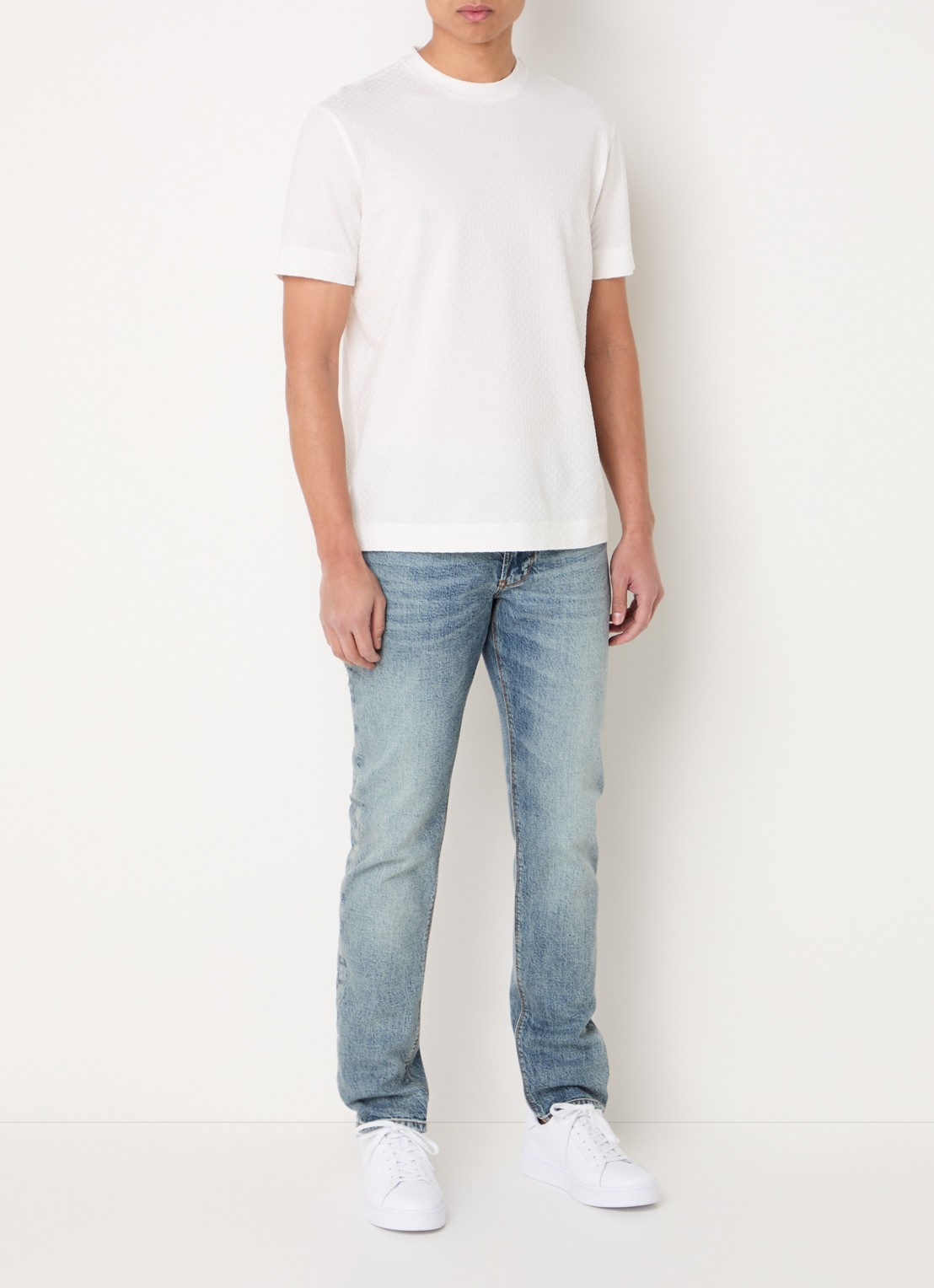 Armani T-shirt met structuur - voorkant 2 gebroken wit