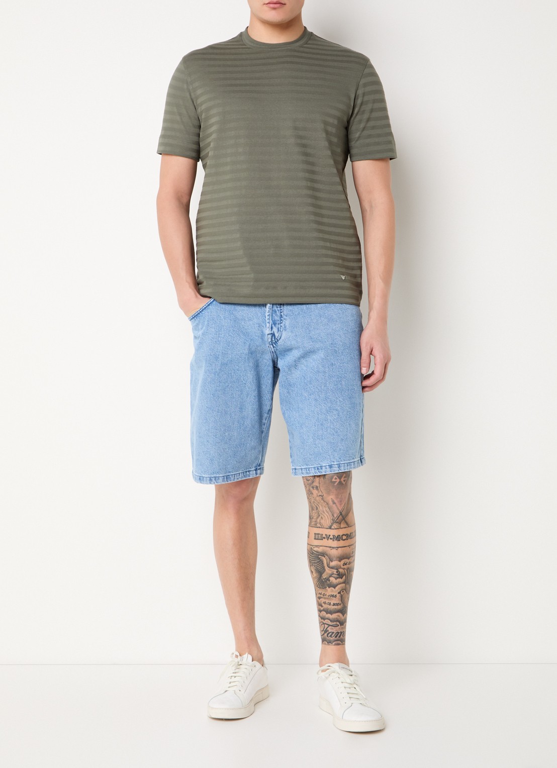 Armani T-shirt met structuur - voorkant 3 olijfgroen