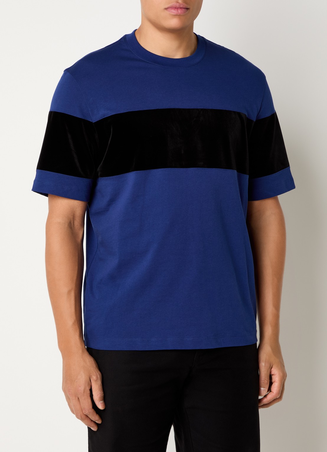 Armani T-shirt met suède details - detail royalblauw