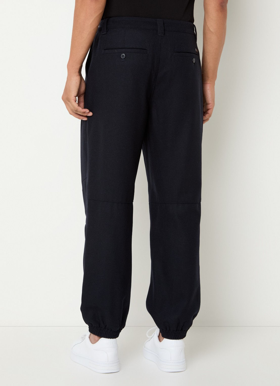 Armani Tapered fit broek in scheerwolblend met opgestikte zakken - achterkant 3 donkerblauw