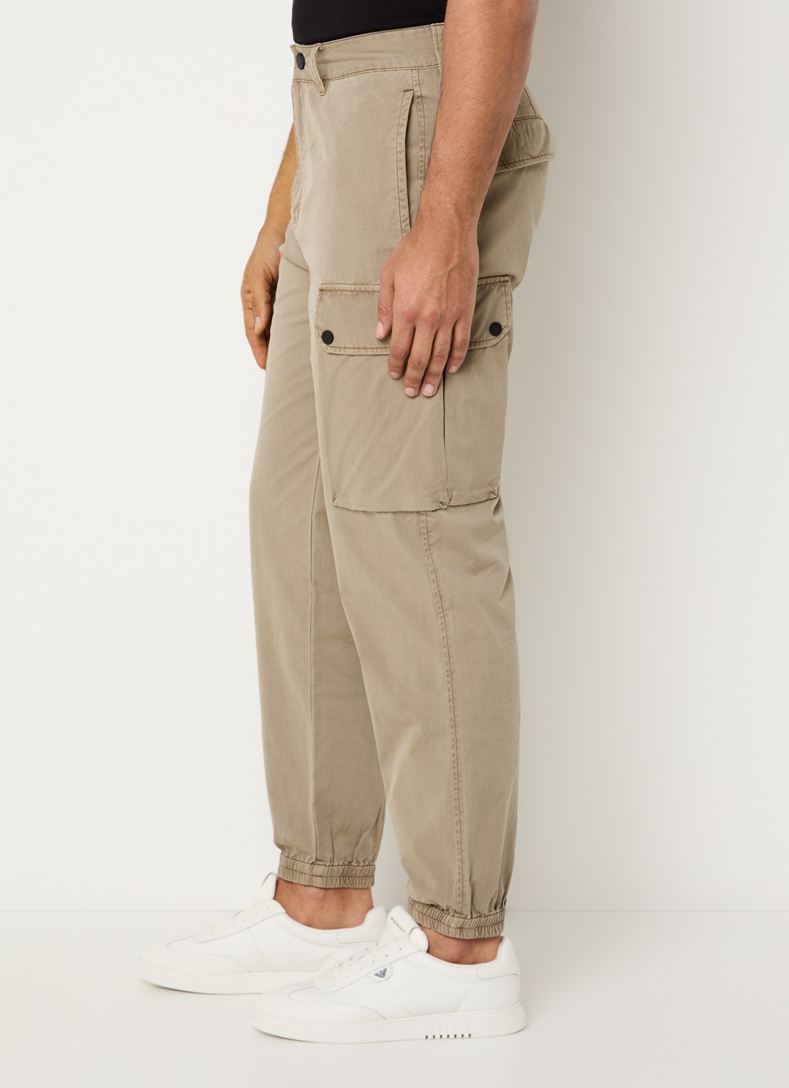 Armani Tapered fit cargobroek met klepzakken - detail 5 donkerbeige