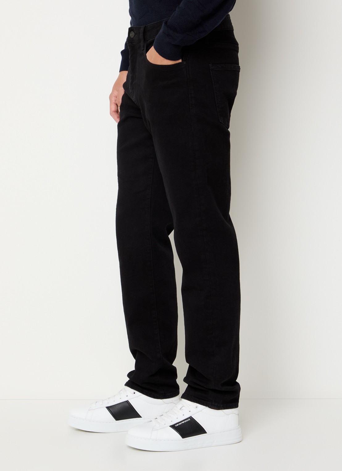 Armani Tapered fit jeans met gekleurde wassing - detail 2 zwart
