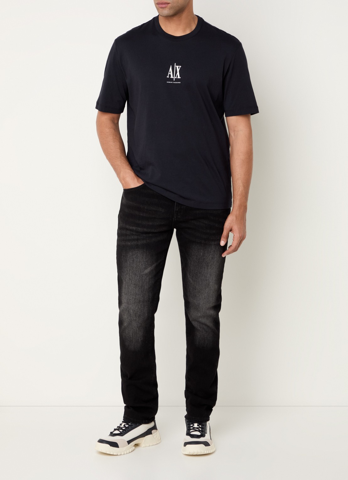 Armani Tapered fit jeans met steekzakken - voorkant 4 zwart