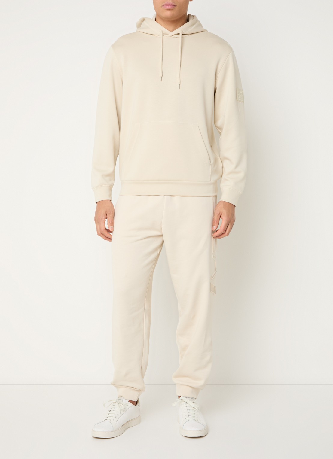 Armani Tapered fit joggingbroek met 3D logoprint - voorkant 2 beige