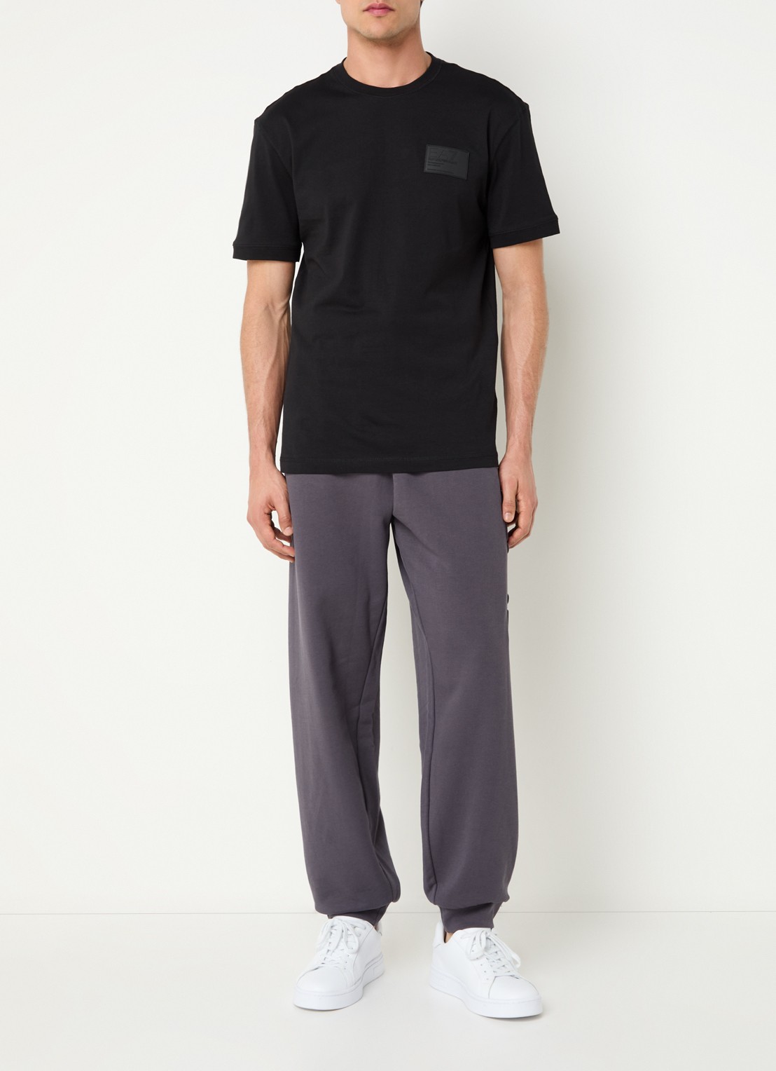 Armani Tapered fit joggingbroek met 3D logoprint - voorkant 3 taupe