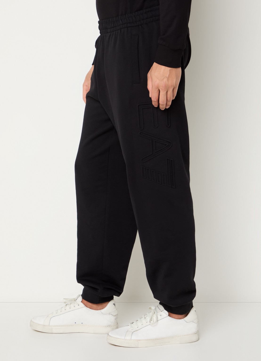 Armani Tapered fit joggingbroek met 3D logoprint - detail 2 zwart