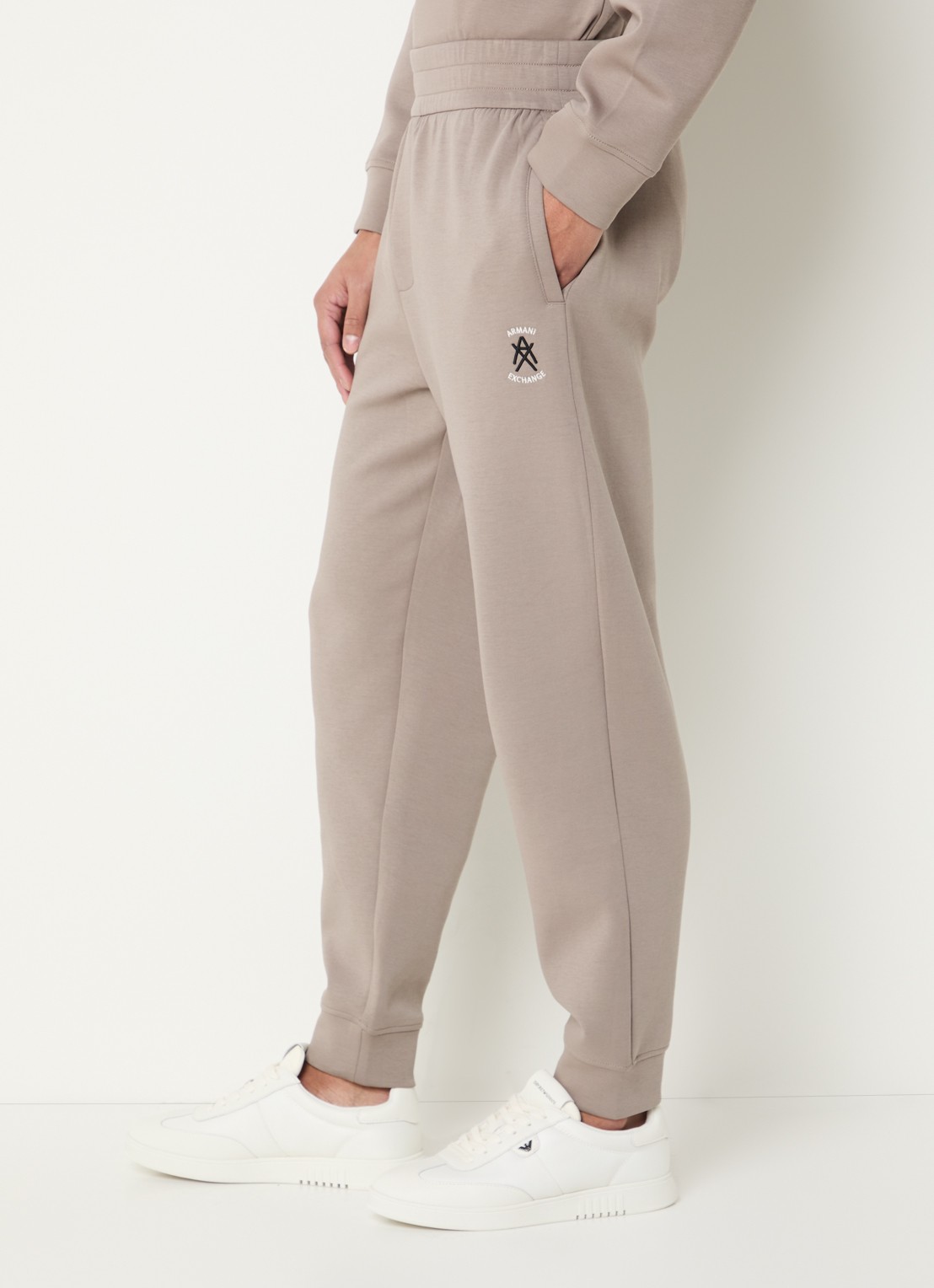Armani Tapered fit joggingbroek met logo en steekzakken - detail 3 zand