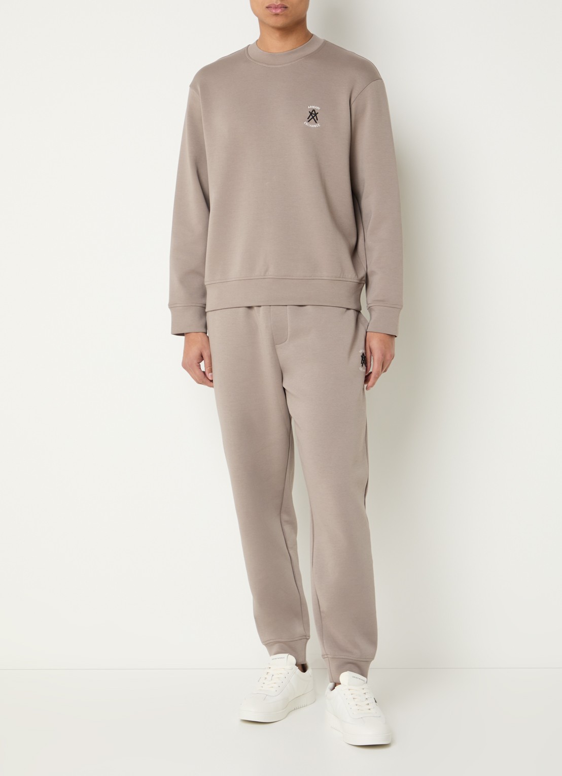 Armani Tapered fit joggingbroek met logo en steekzakken - voorkant 5 zand