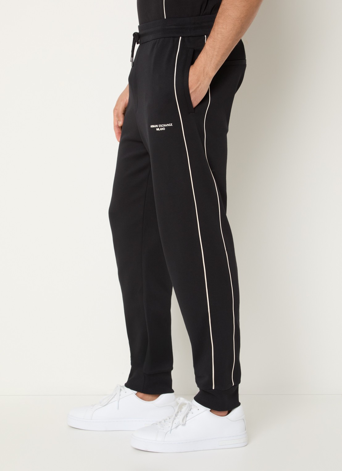Armani Tapered fit joggingbroek met logo en steekzakken - detail 2 black-uc001