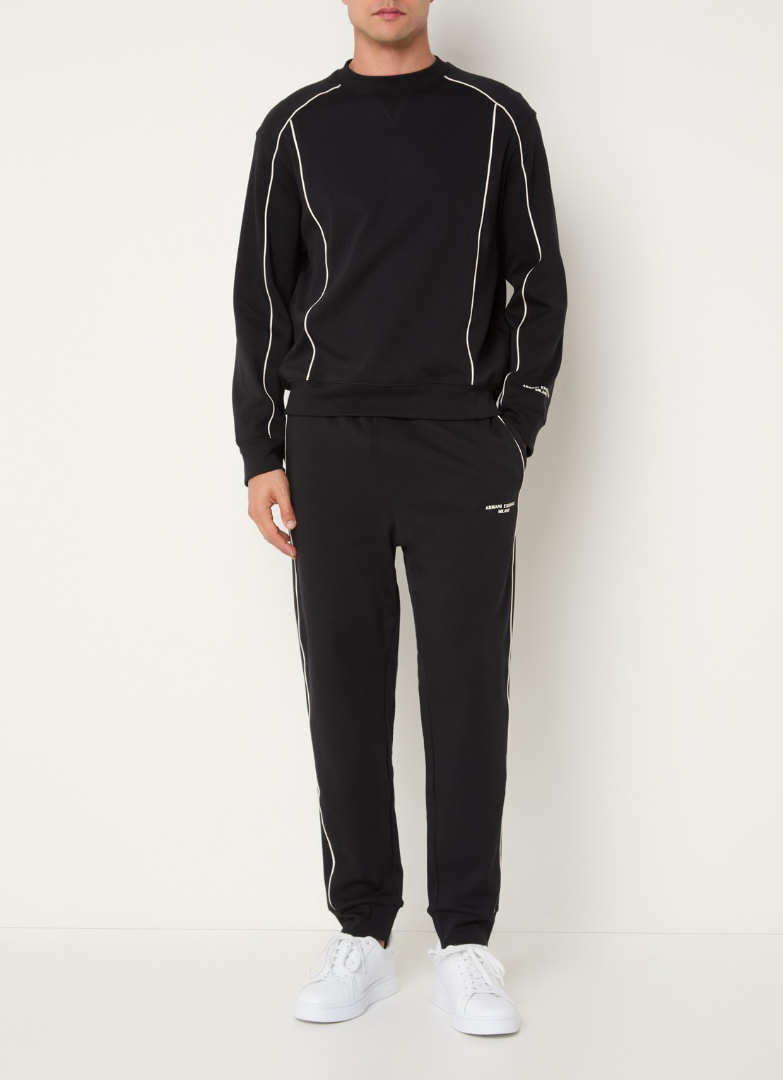 Armani Tapered fit joggingbroek met logo en steekzakken - voorkant 5 black-uc001