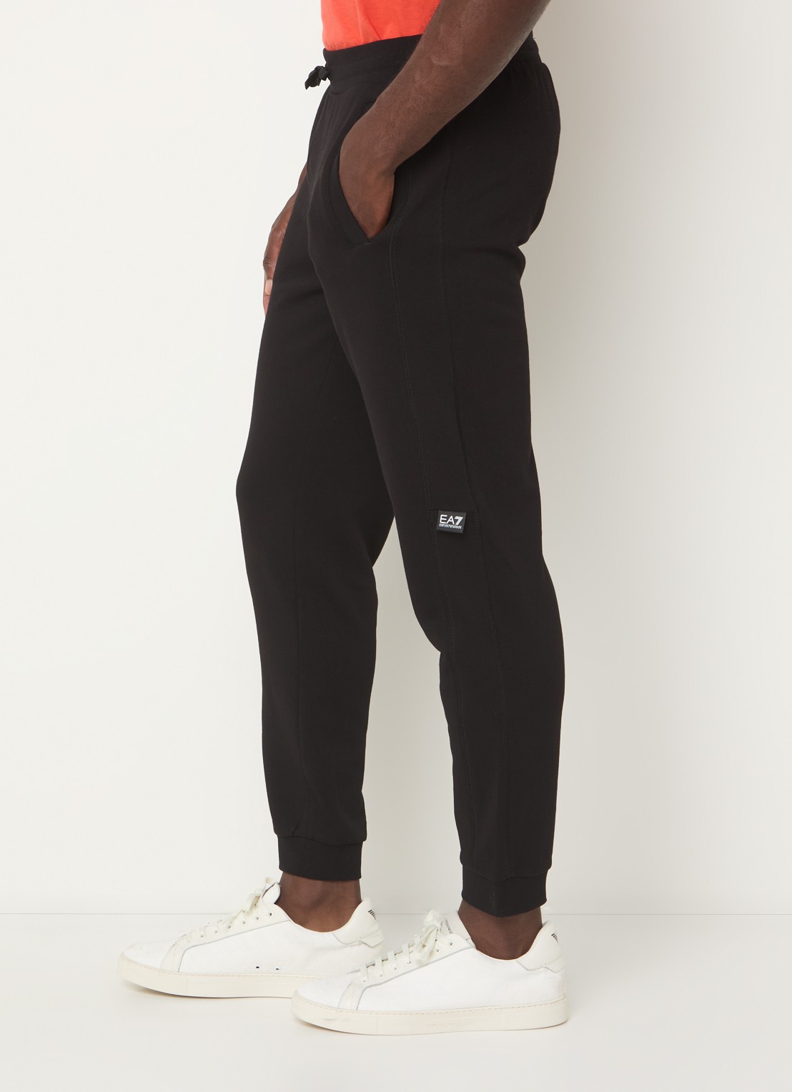 Armani Tapered fit joggingbroek met logo en steekzakken - detail 2 zwart