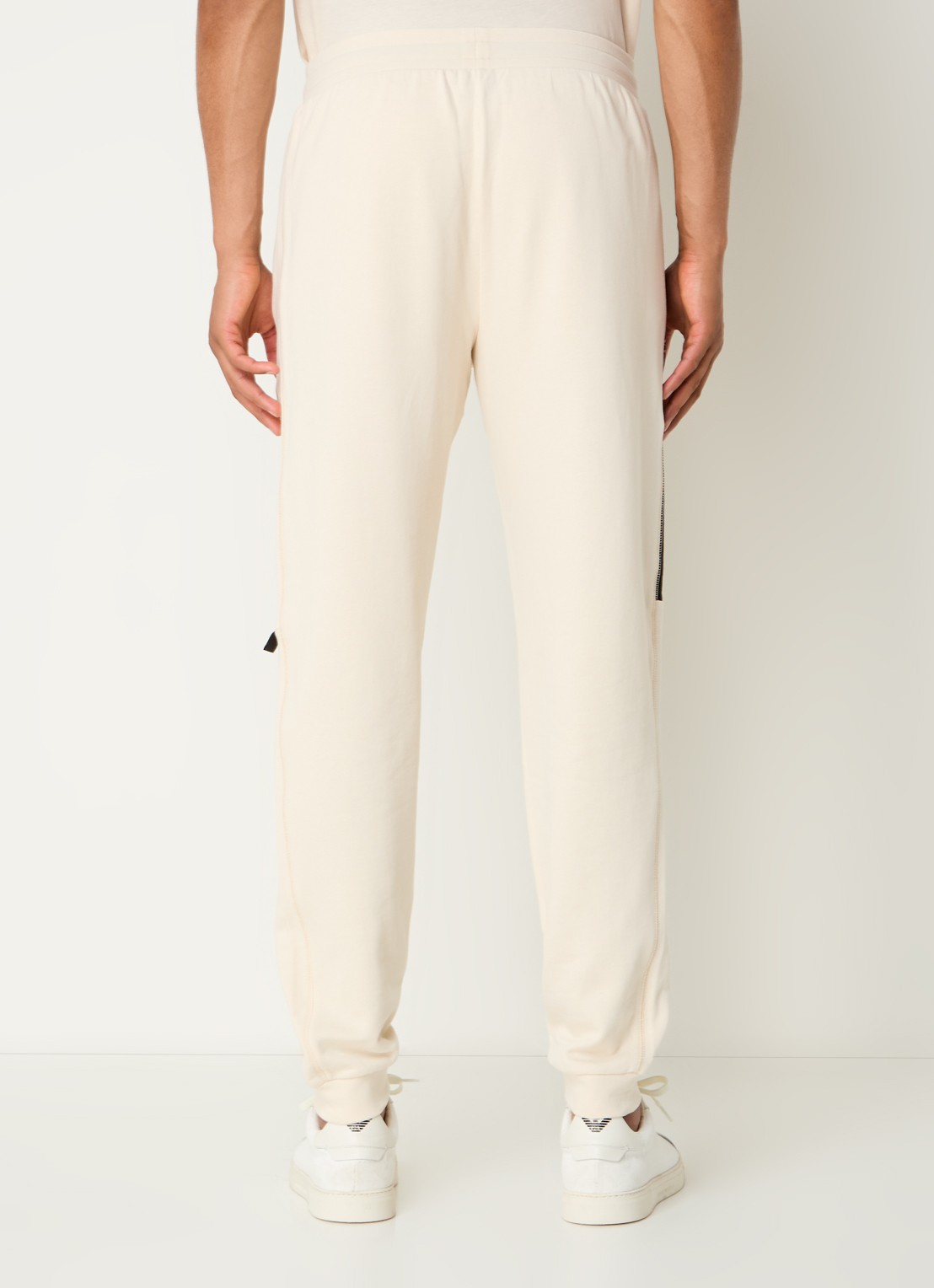 Armani Tapered fit joggingbroek met logo en steekzakken - achterkant 5 beige