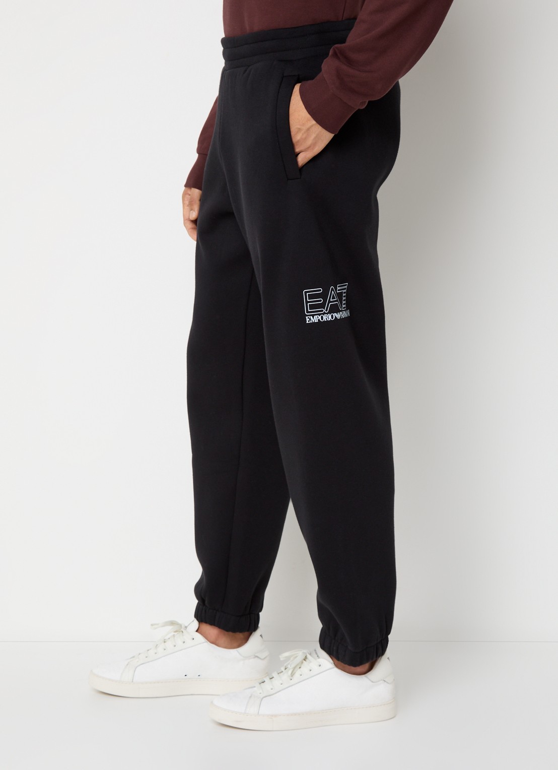 Armani Tapered fit joggingbroek met logo en steekzakken - detail 3 zwart