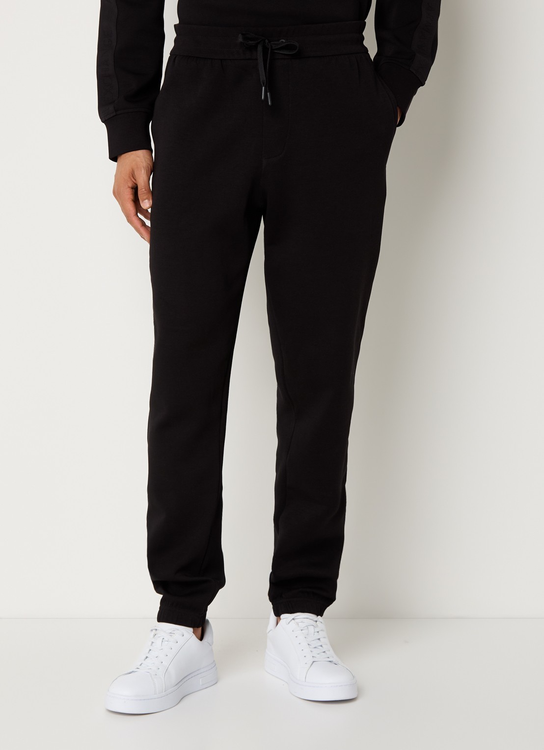 Armani Tapered fit joggingbroek met logoband met steekzakken - detail 4 zwart
