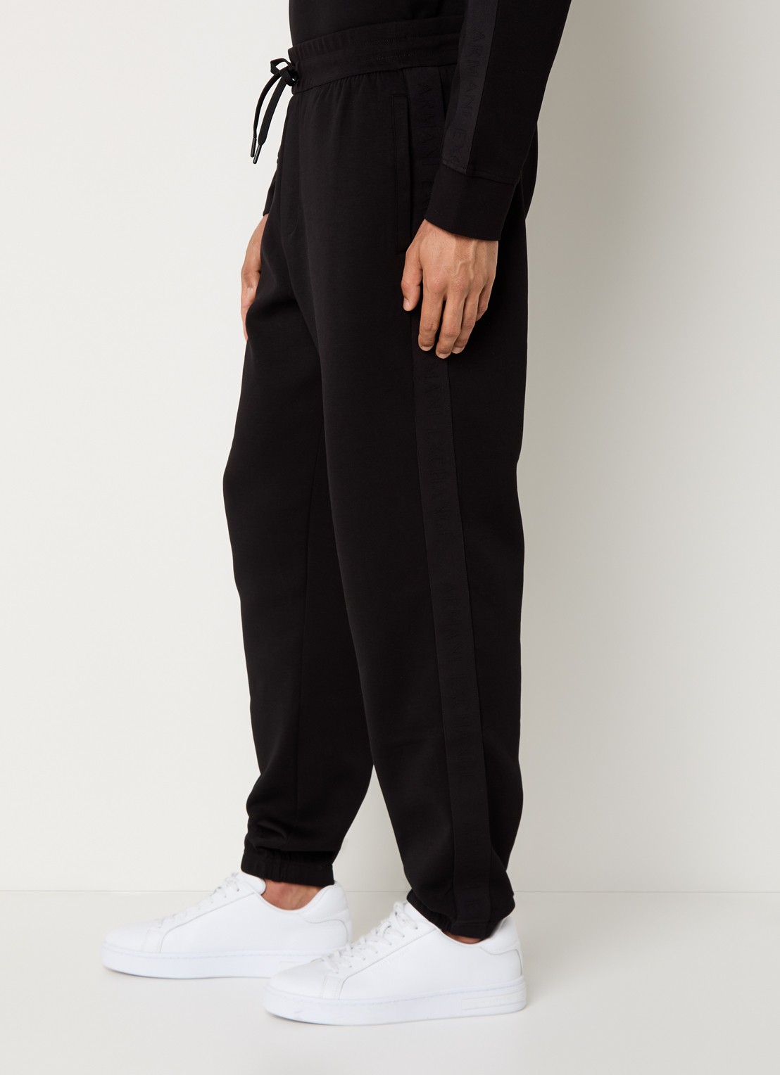 Armani Tapered fit joggingbroek met logoband met steekzakken - detail 5 zwart