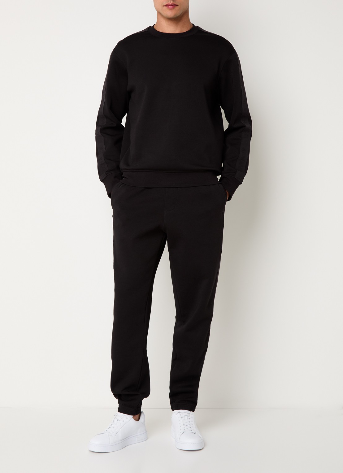 Armani Tapered fit joggingbroek met logoband met steekzakken - voorkant 3 zwart