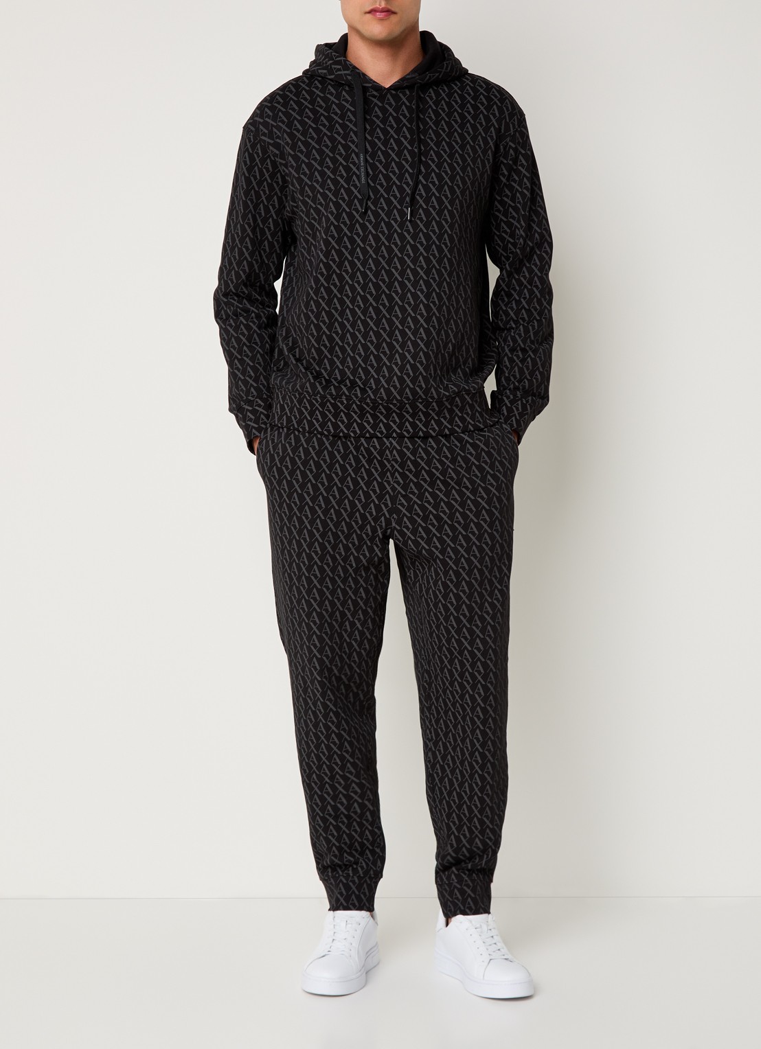 Armani Tapered fit joggingbroek met logoprint en steekzakken - voorkant 3 zwart