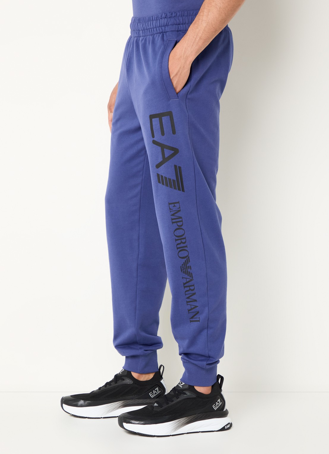 Armani Tapered fit joggingbroek met logoprint en steekzakken - detail 4 kobaltblauw