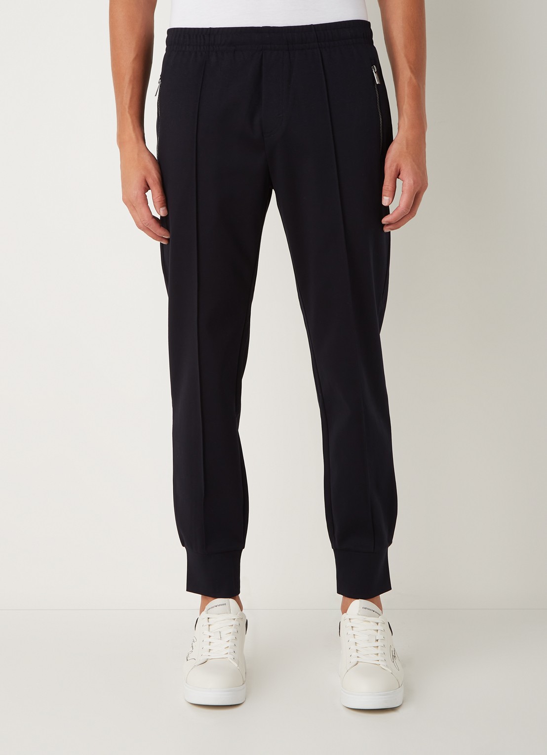 Armani Tapered fit joggingbroek met persplooi - detail donkerblauw