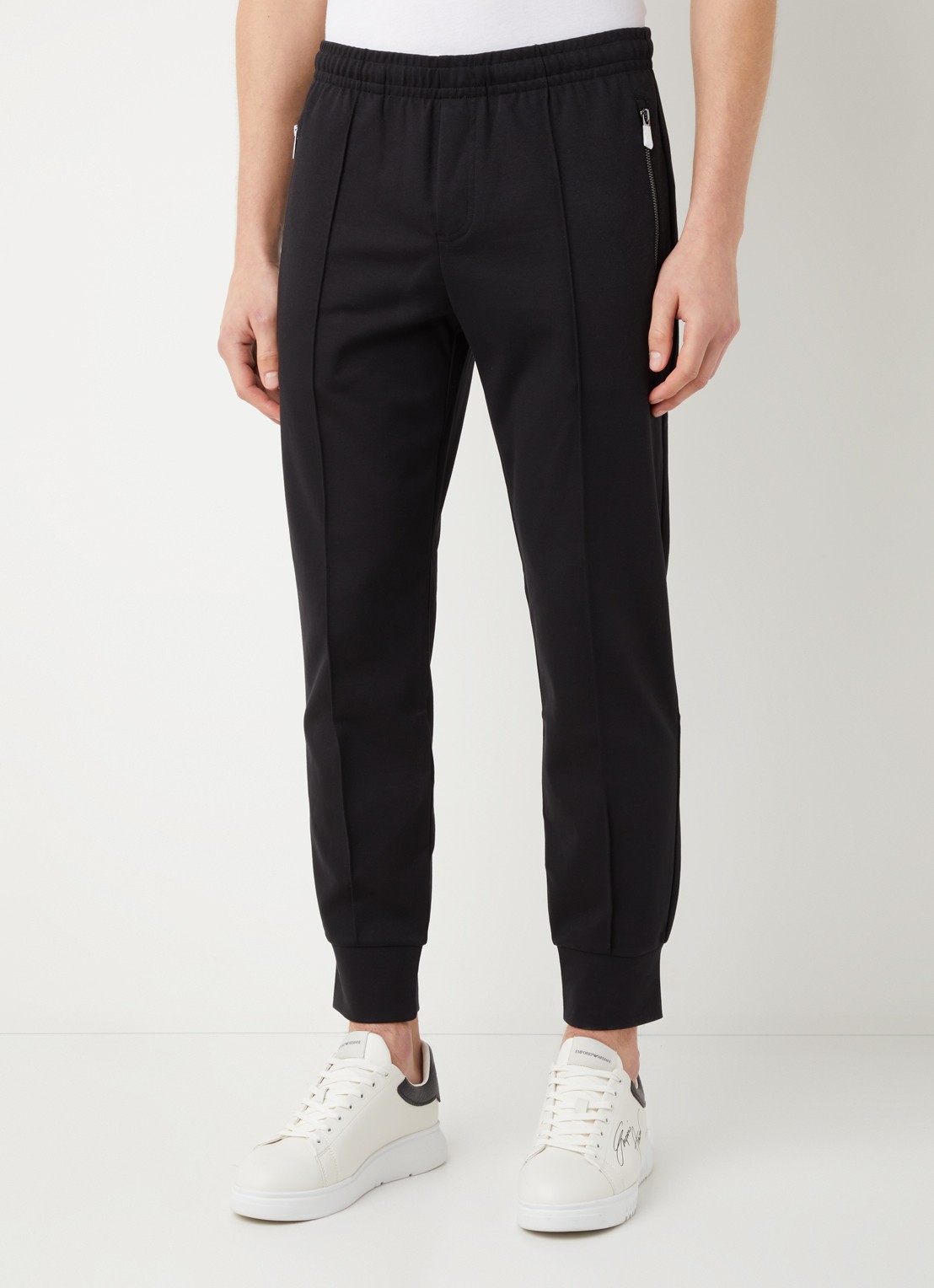Armani Tapered fit joggingbroek met persplooi - detail 2 zwart