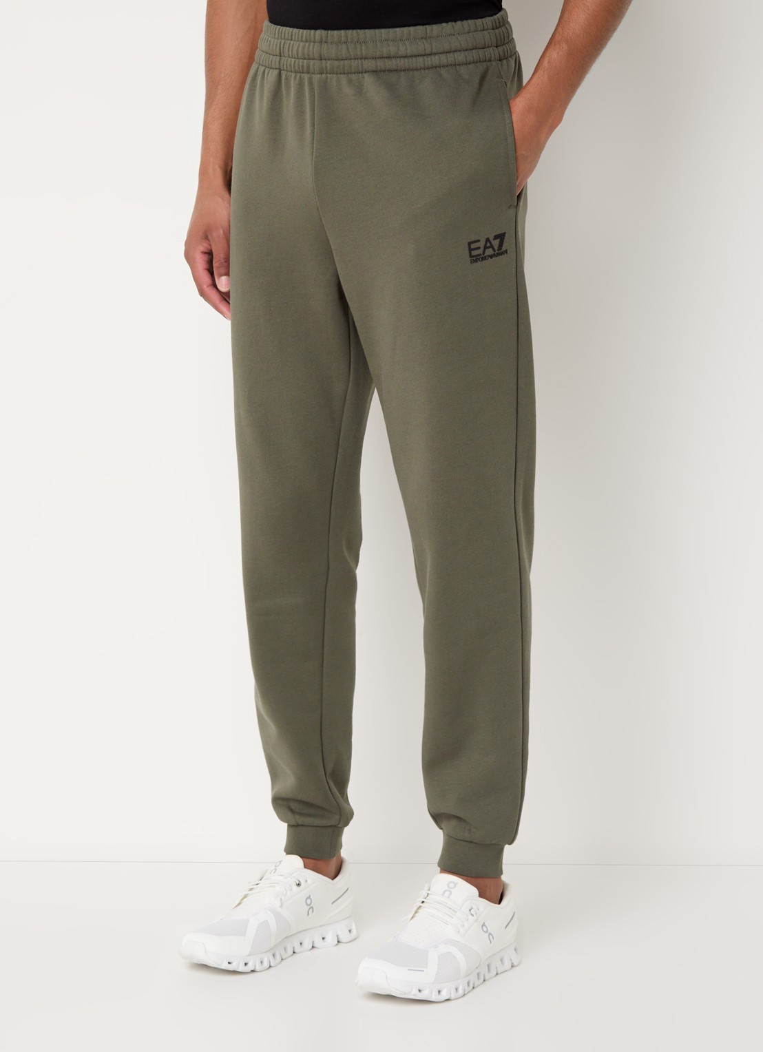 Armani Tapered fit joggingbroek met steekzakken en logo - detail 3 legergroen