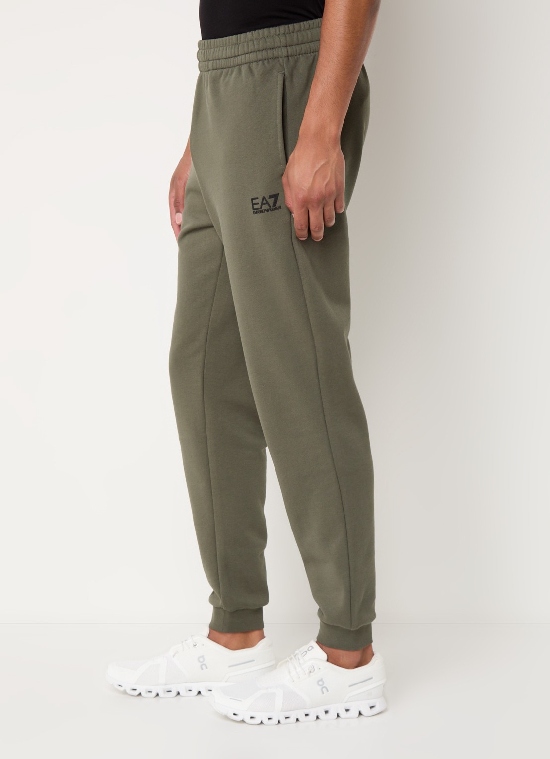 Armani Tapered fit joggingbroek met steekzakken en logo - detail 4 legergroen