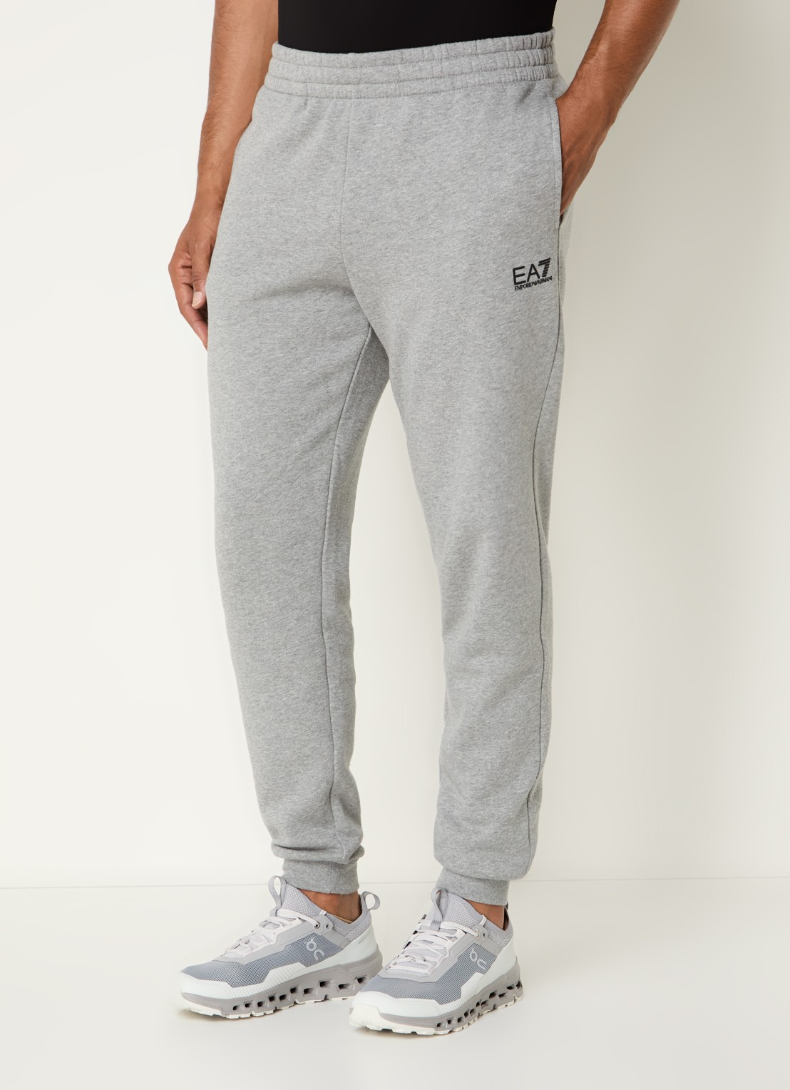 Armani Tapered fit joggingbroek met steekzakken en logo - detail 4 grijsmele