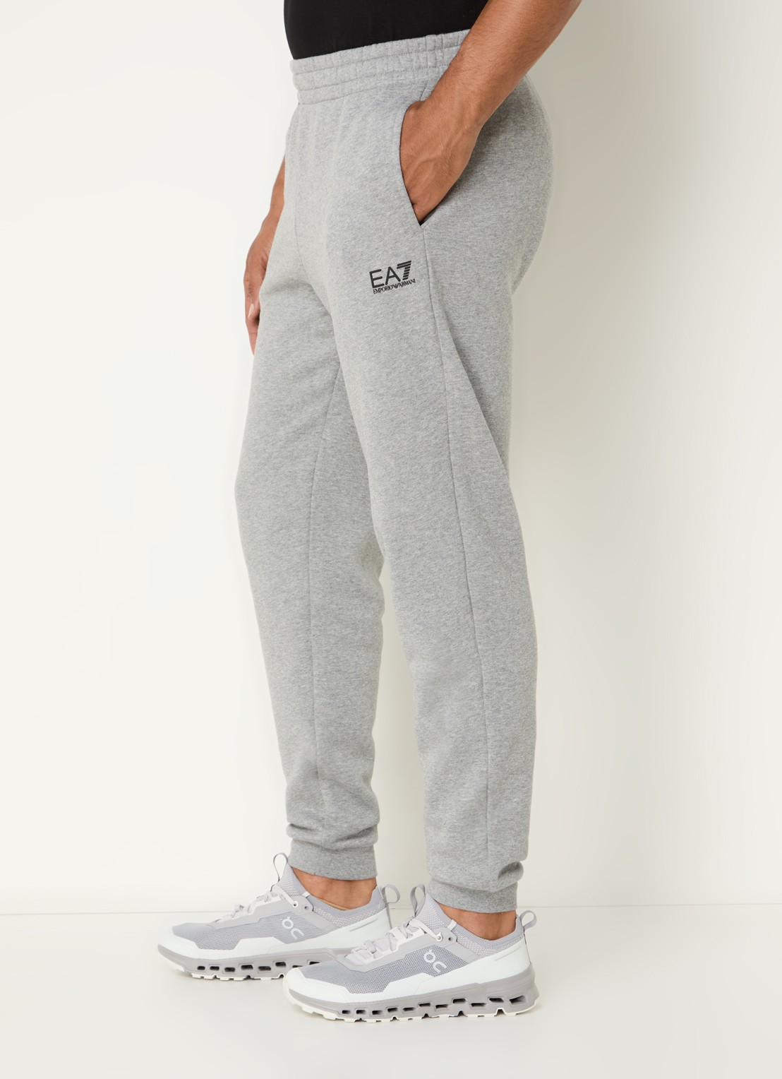Armani Tapered fit joggingbroek met steekzakken en logo - detail 5 grijsmele