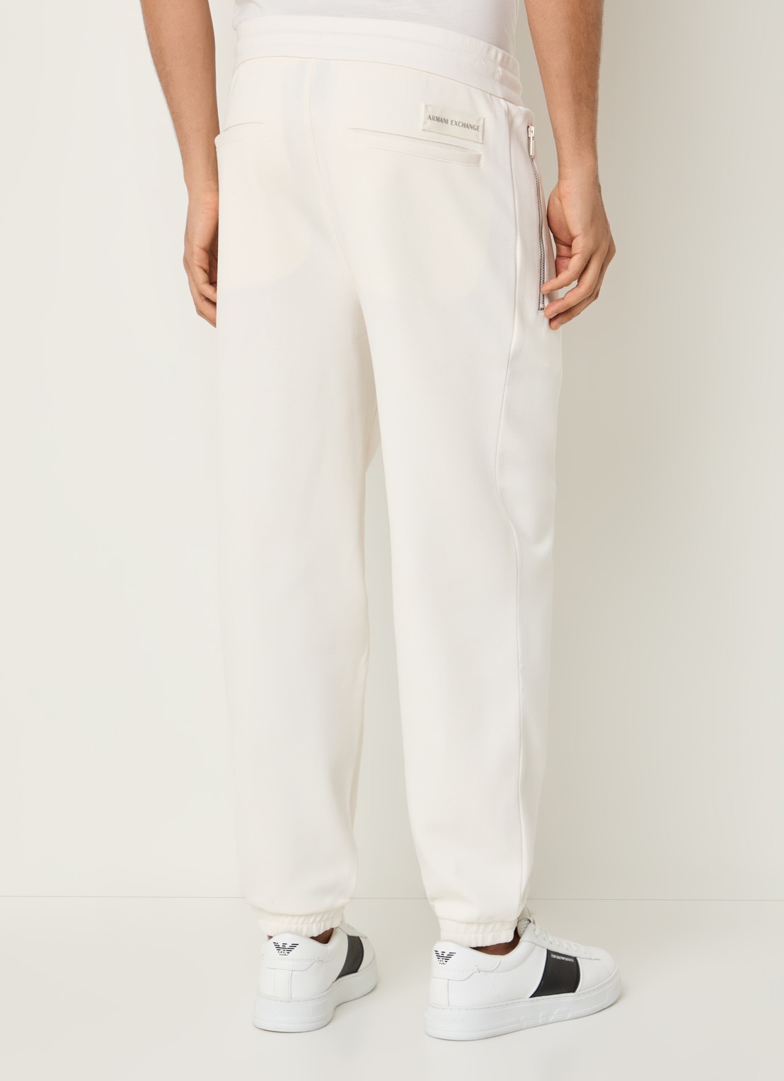 Armani Tapered fit joggingbroek met steekzakken - achterkant gebroken wit