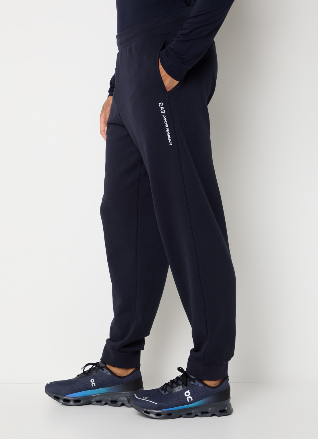 Armani Tapered fit joggingbroek met steekzakken - detail 4 donkerblauw