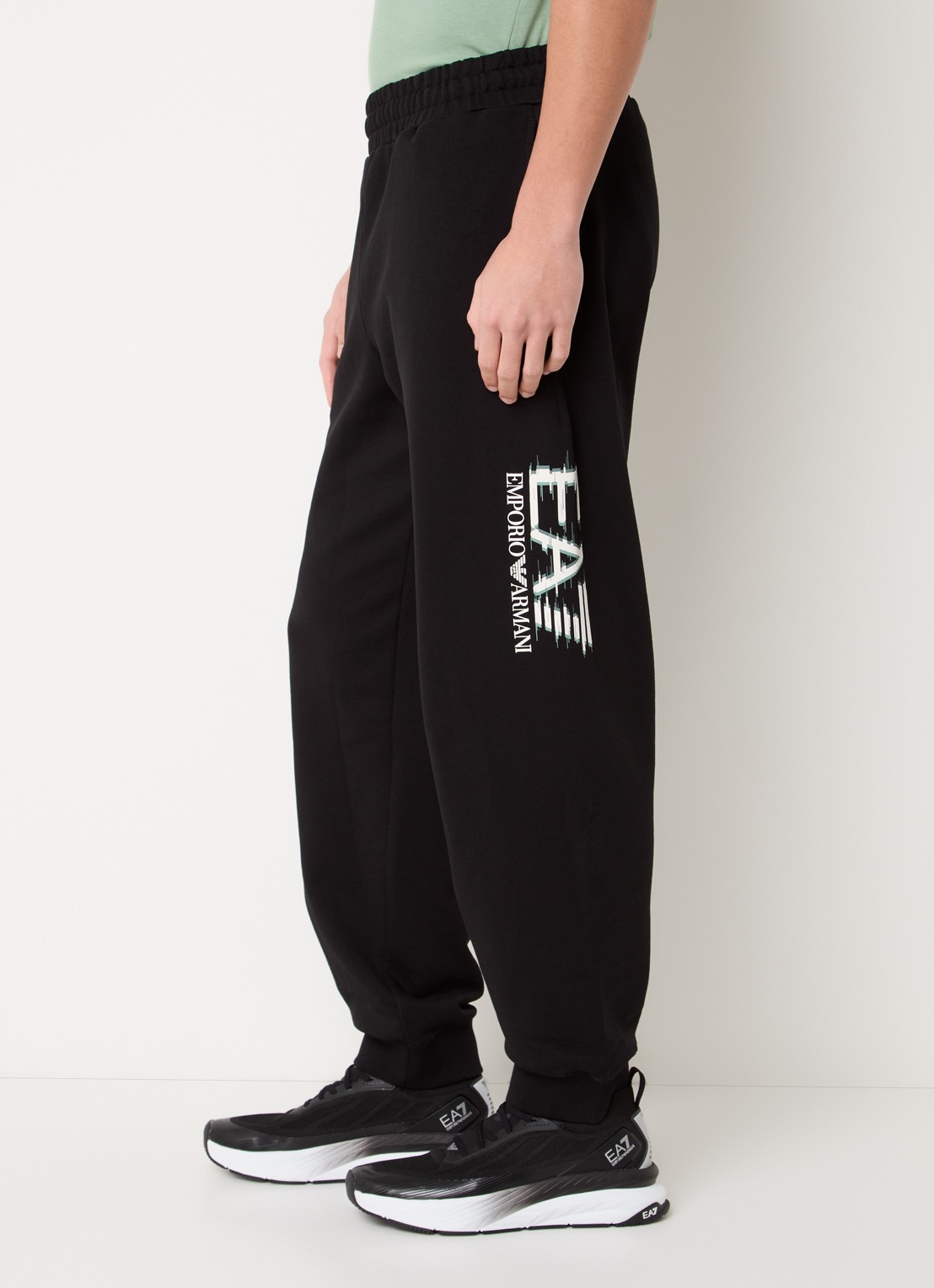 Armani Tapered fit joggingbroek met steekzakken - detail 5 zwart