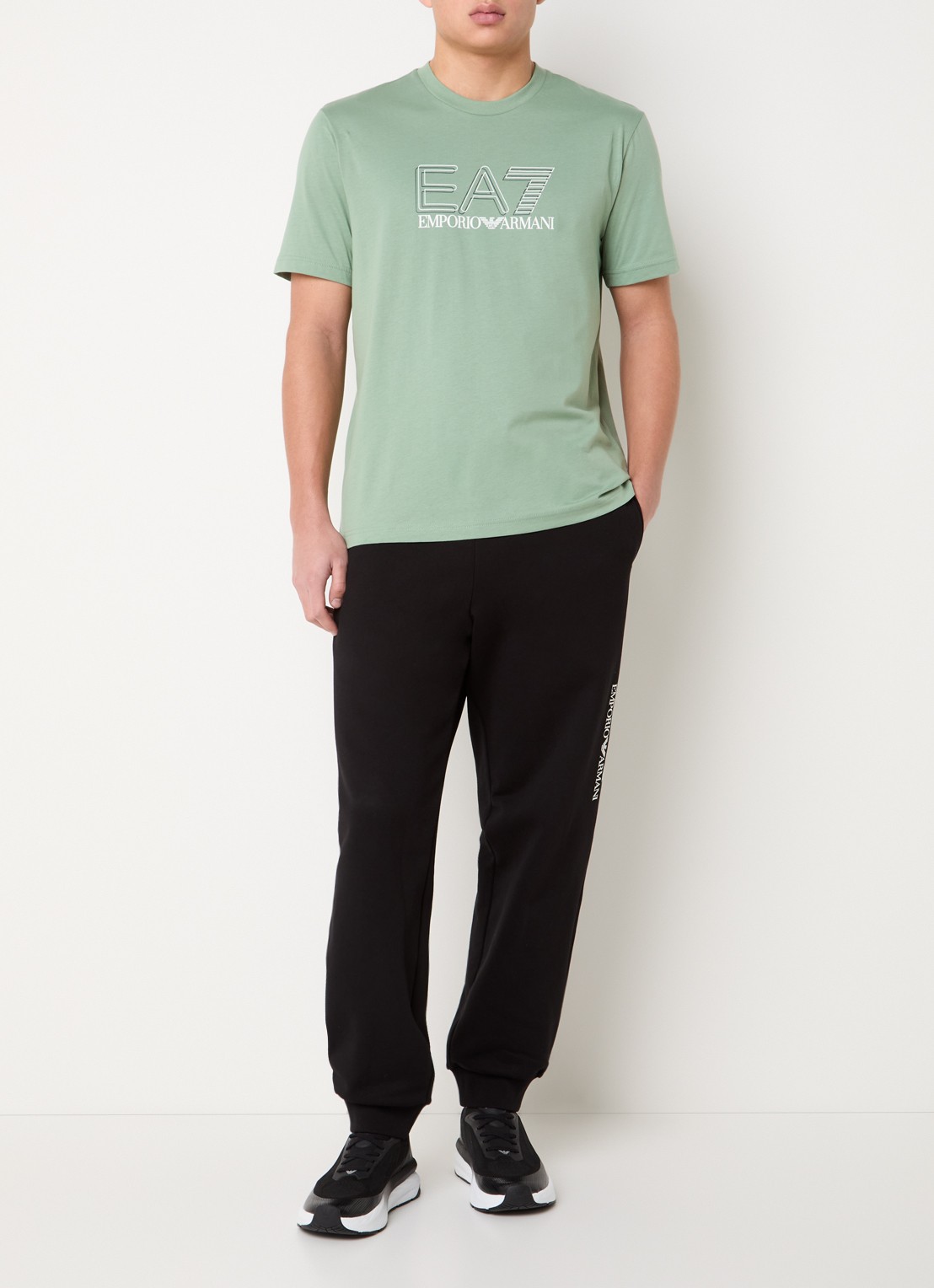 Armani Tapered fit joggingbroek met steekzakken - voorkant 3 zwart
