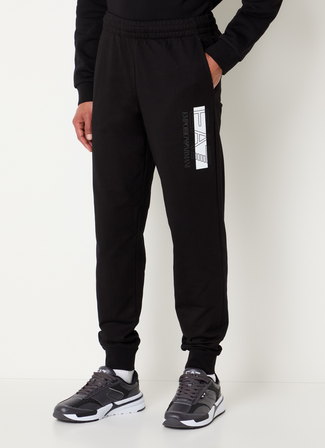 Armani Tapered fit joggingbroek met steekzakken - detail zwart