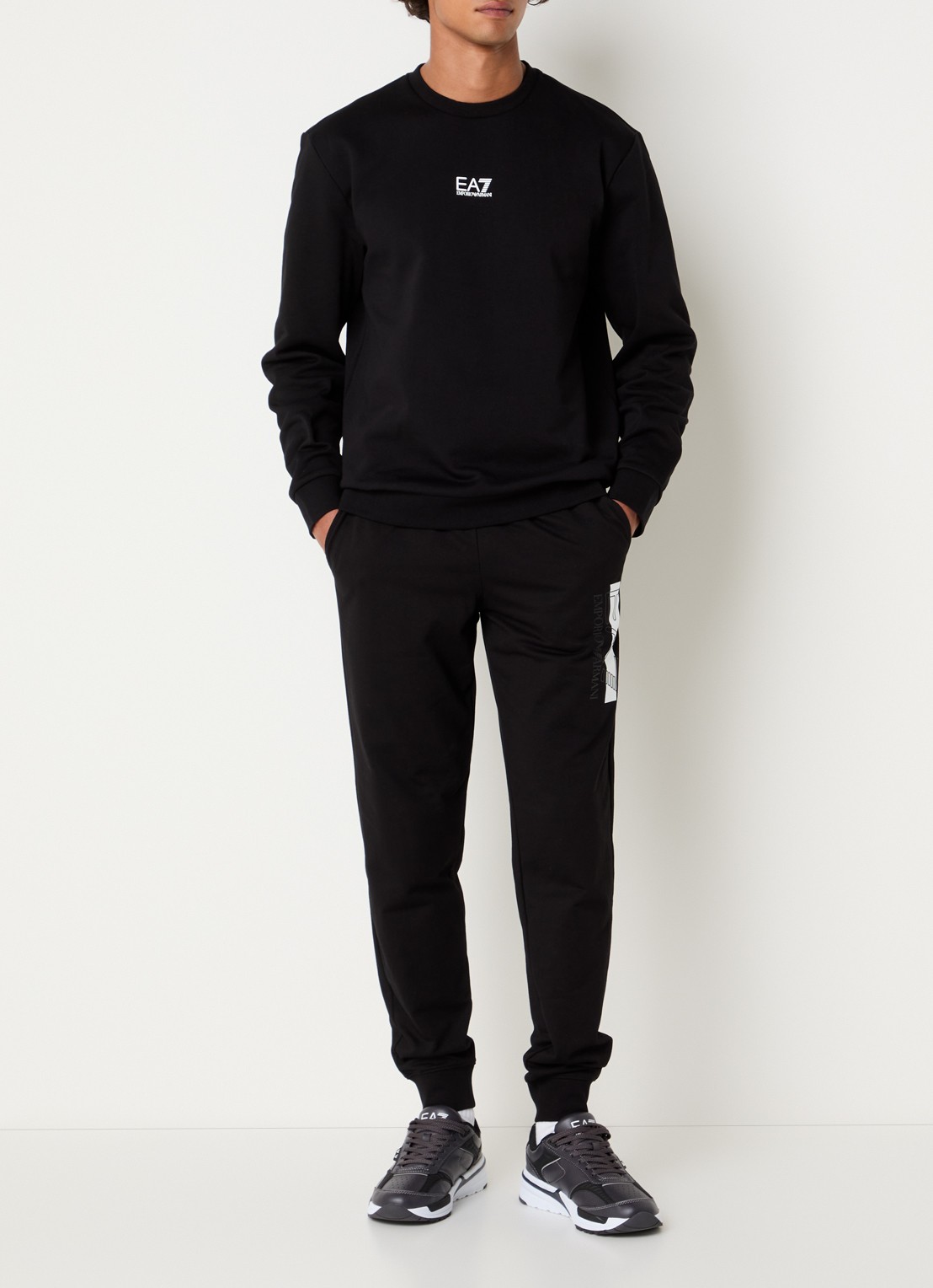 Armani Tapered fit joggingbroek met steekzakken - voorkant 4 zwart