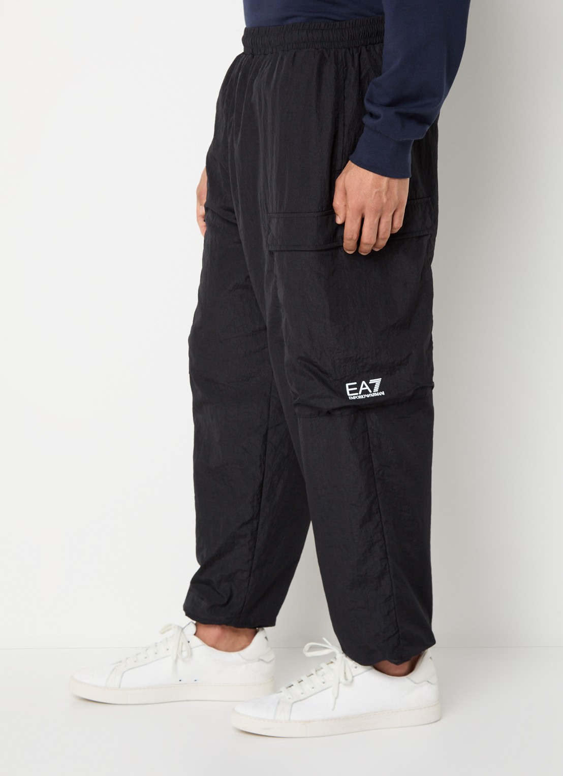 Armani Tapered fit trackpants met logo en steekzakken - detail 3 zwart