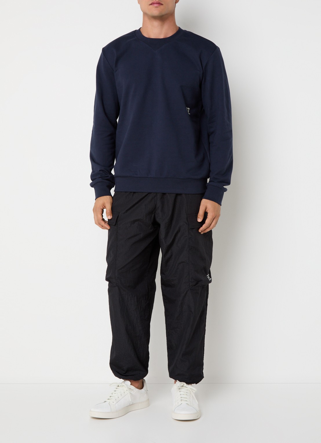 Armani Tapered fit trackpants met logo en steekzakken - voorkant 5 zwart