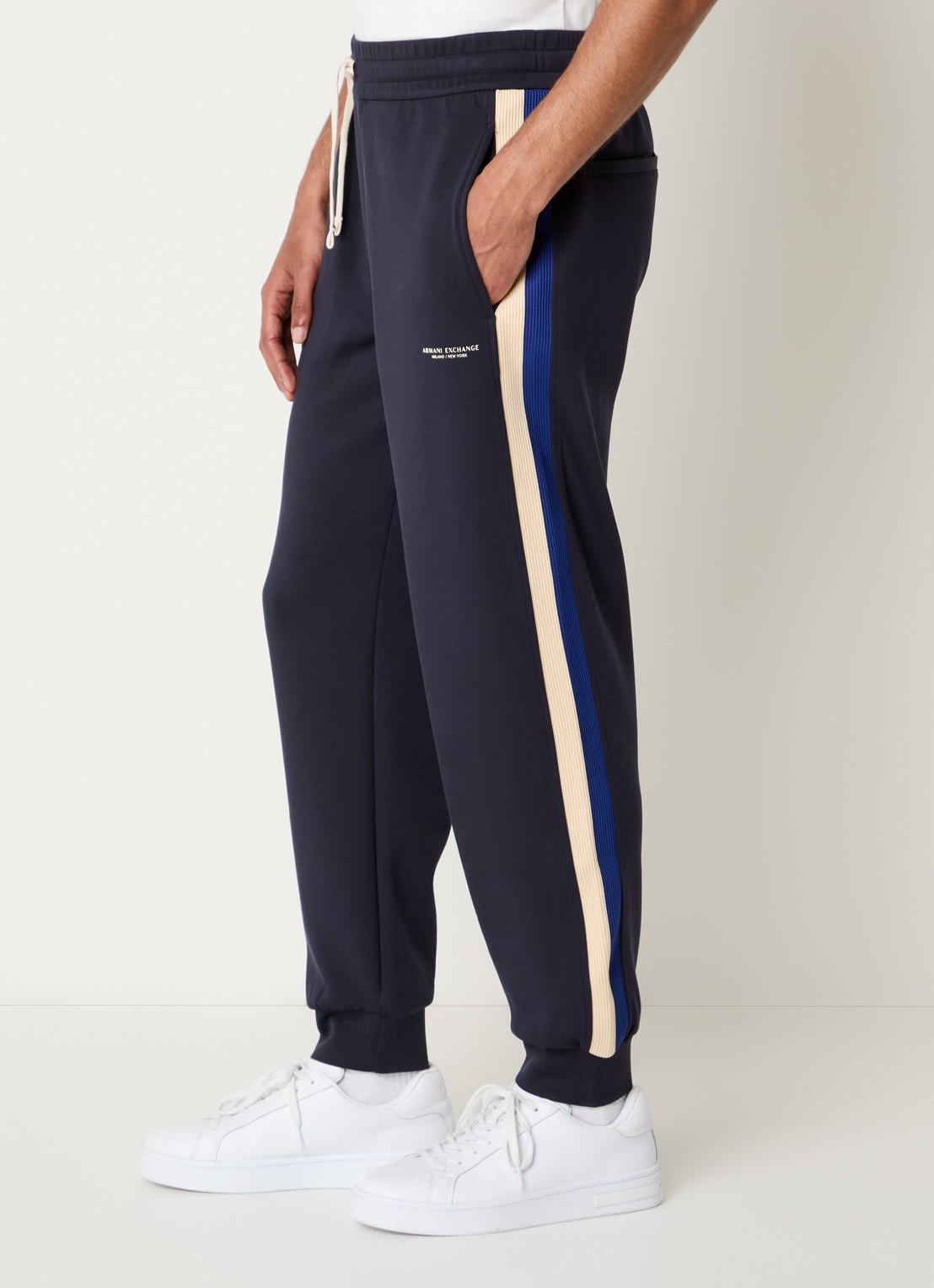 Armani Tapered fit trackpants met paspelzakken - detail 5 donkerblauw