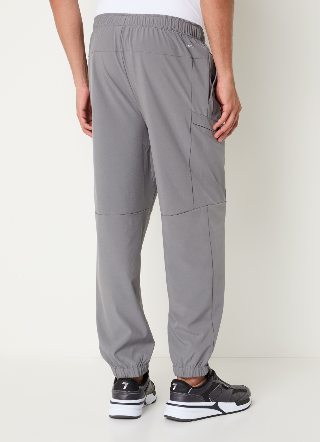 Armani Tapered fit trainingsbroek met klepzakken - achterkant grijs