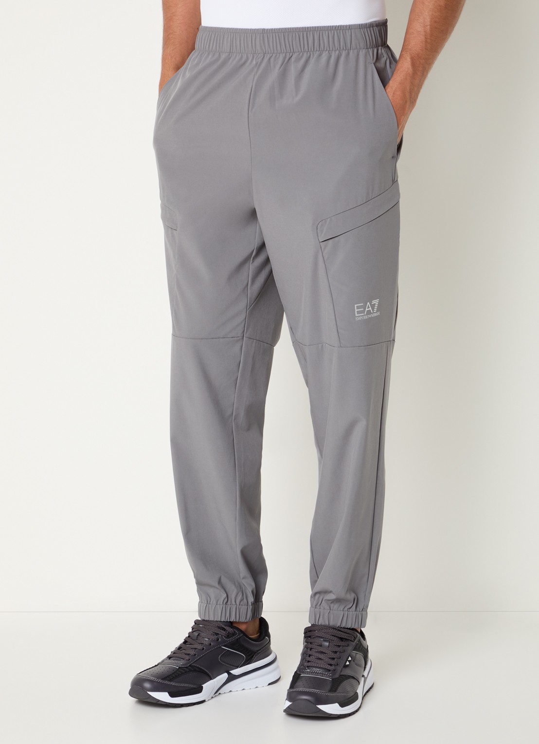 Armani Tapered fit trainingsbroek met klepzakken - detail 2 grijs