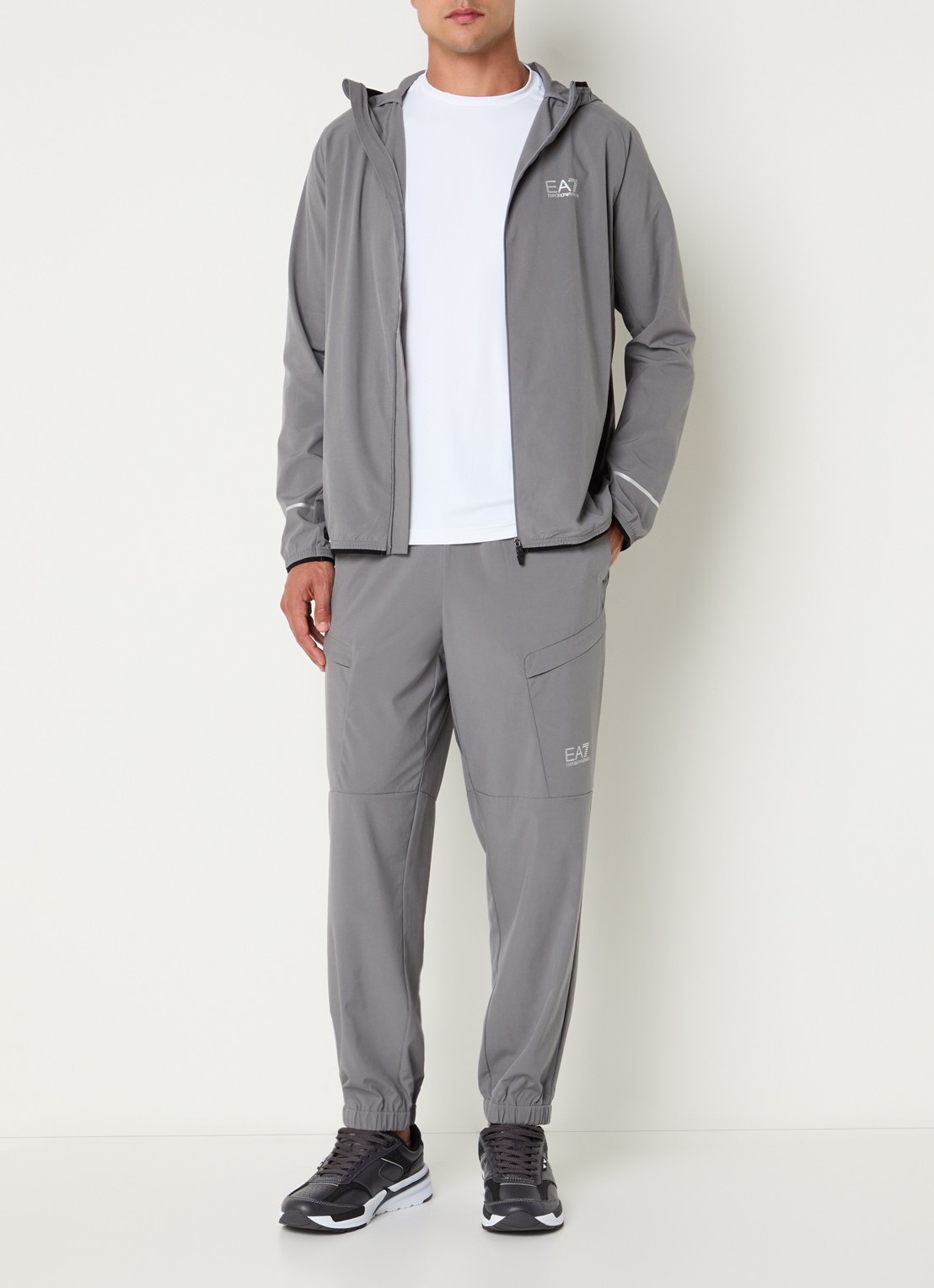 Armani Tapered fit trainingsbroek met klepzakken - voorkant 5 grijs