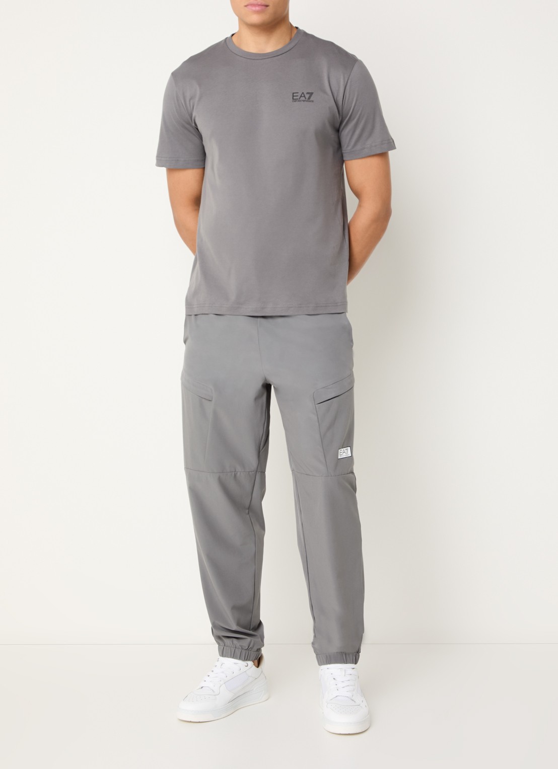 Armani Tapered fit trainingsbroek met logo - voorkant 4 smoked pearl / grijs
