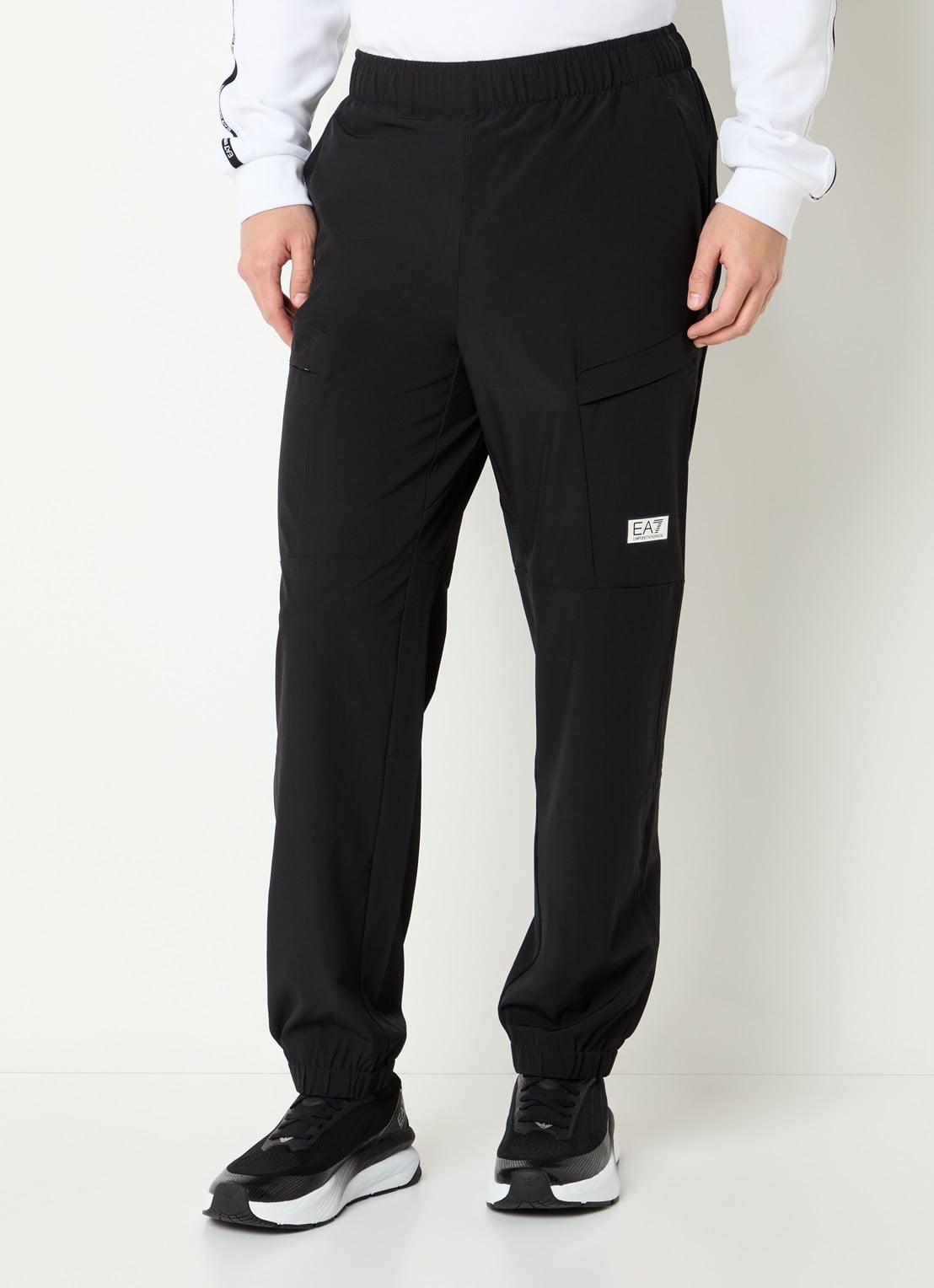 Armani Tapered fit trainingsbroek met logo - detail zwart