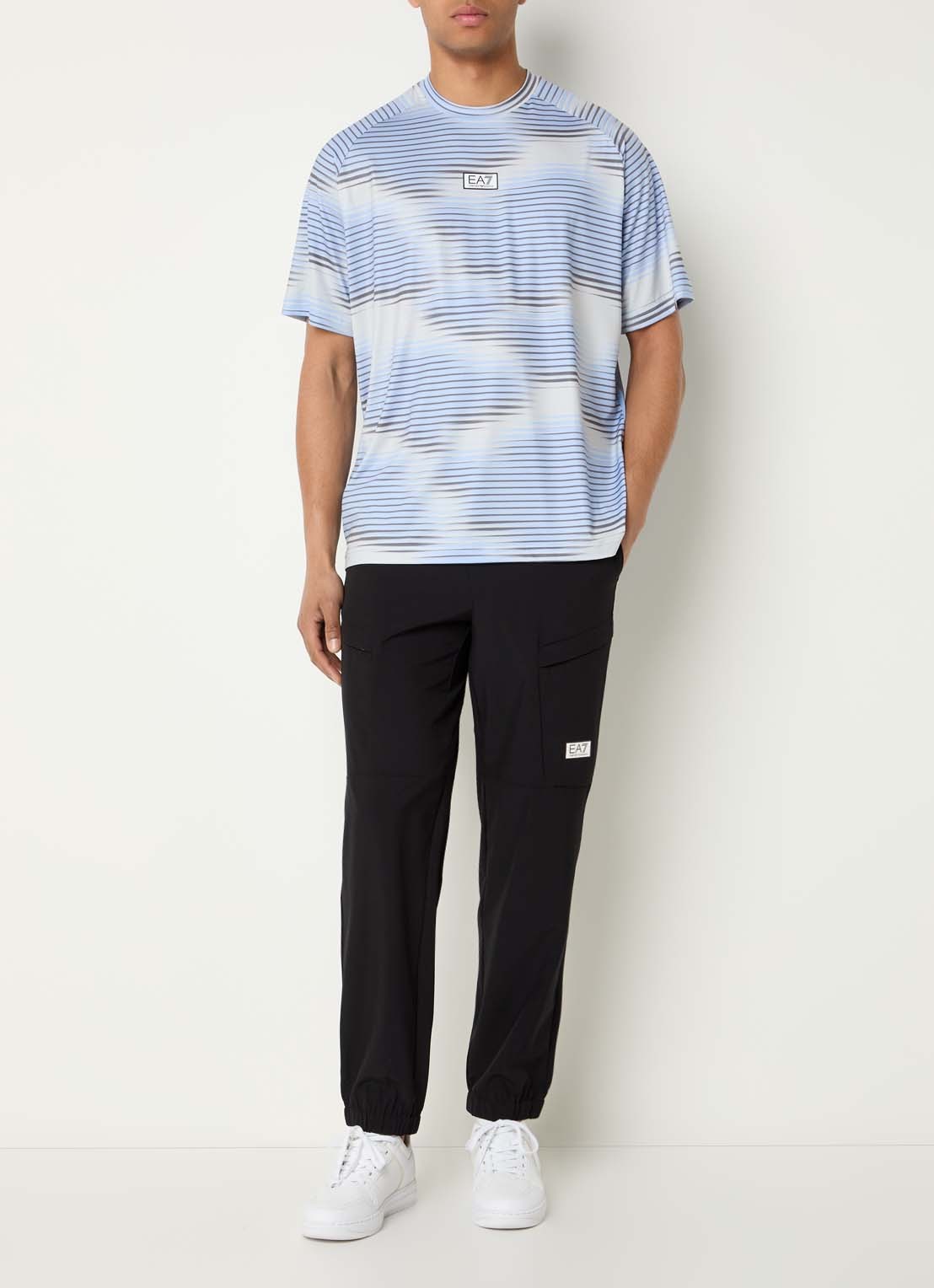 Armani Trainings T-shirt met print en logo - voorkant 2 lichtblauw
